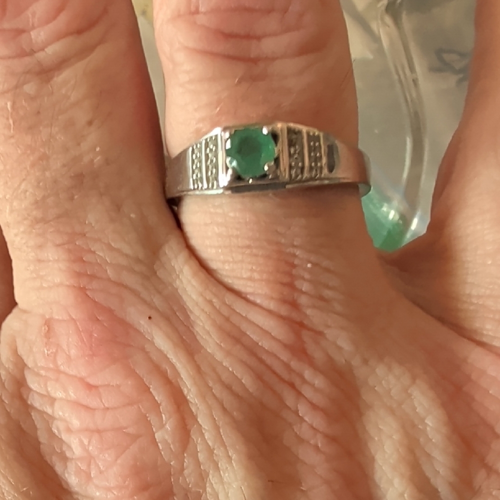 Sterling Silver Green Stone Ring - Classic Women's Band